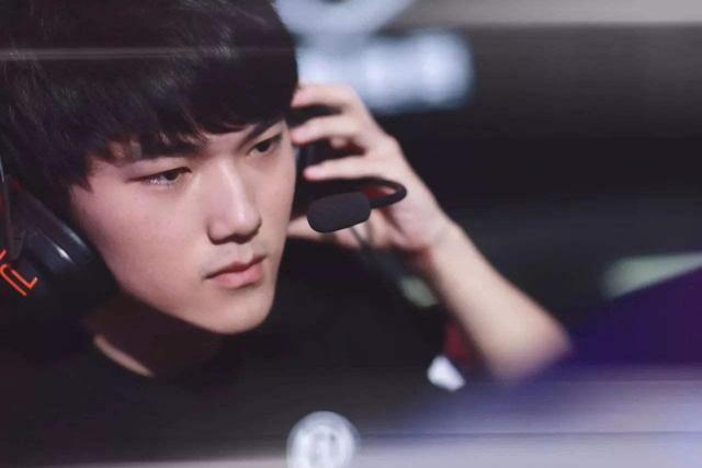 团队之间的实力差距太大了！你认为 LPL 应该减少名额吗？